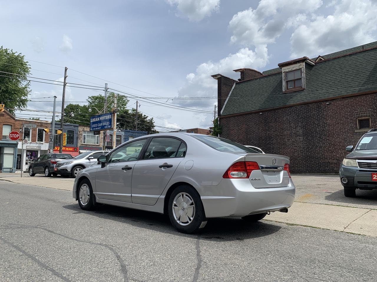 2009 Honda Civic 4dr Auto DX-G Photo