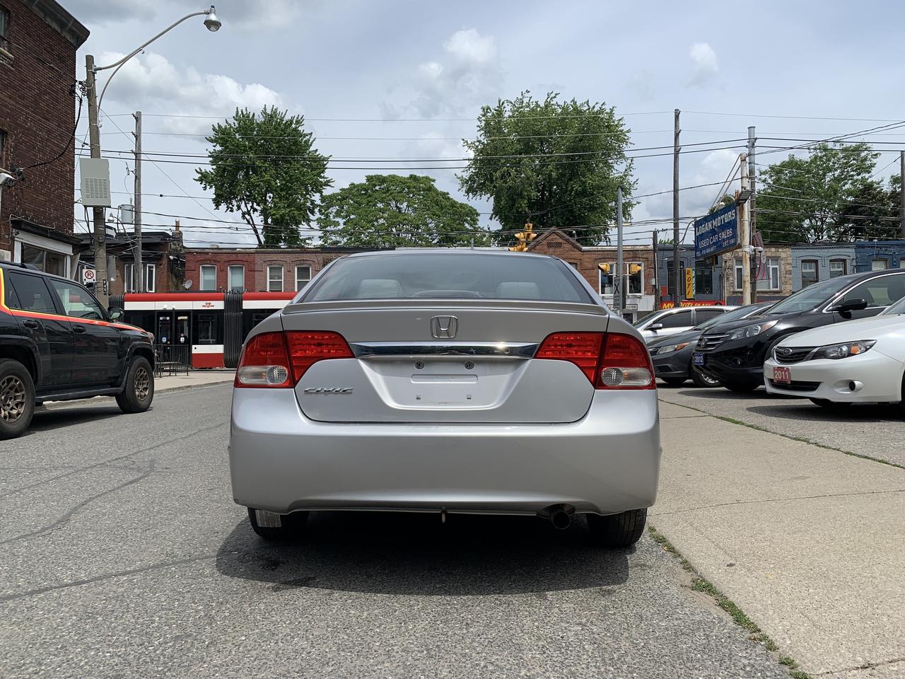 2009 Honda Civic 4dr Auto DX-G Photo