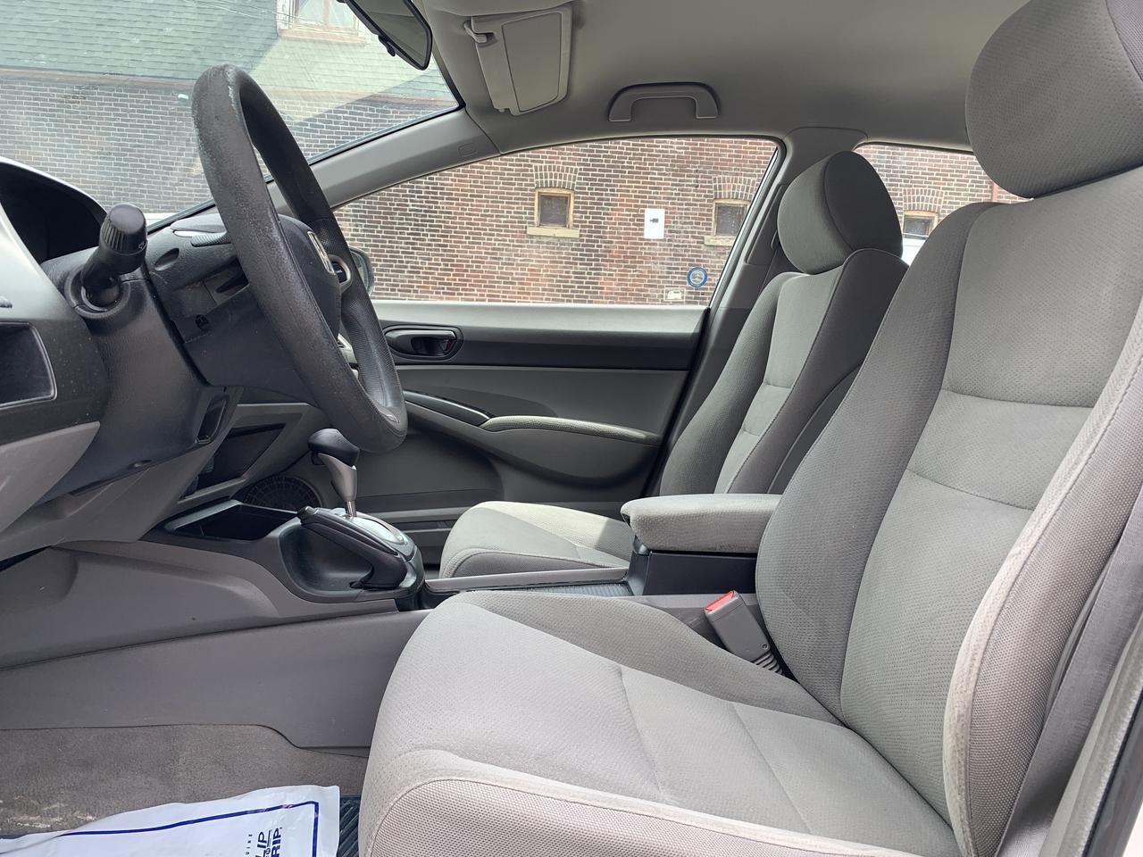 2009 Honda Civic 4dr Auto DX-G Photo
