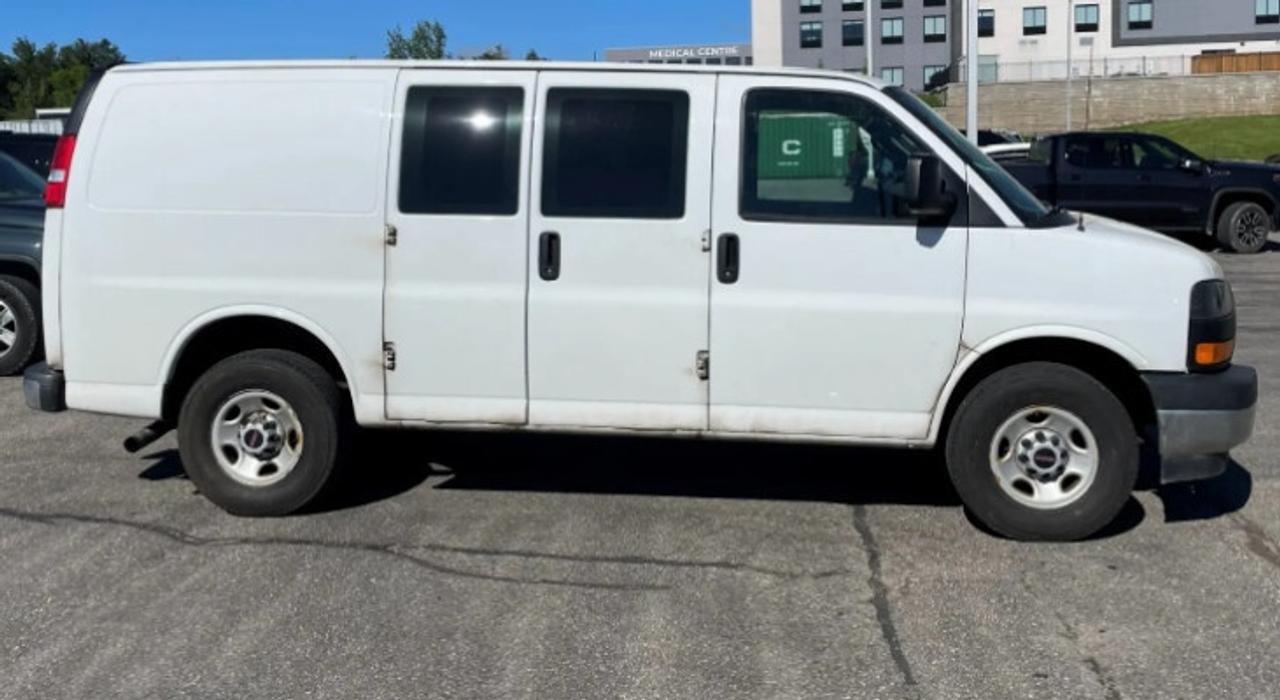 2017 GMC Savana Van 2500 - 135WB - 4.8L V8 Gas Photo