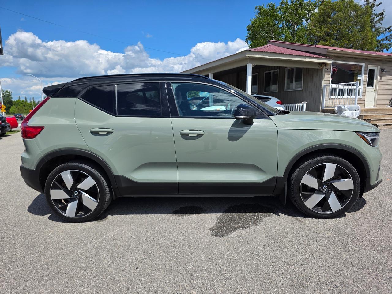 2024 Volvo XC40 Recharge Pure Electric Twin Ultimate 4dr All-Wheel Drive Sport Utility Photo4