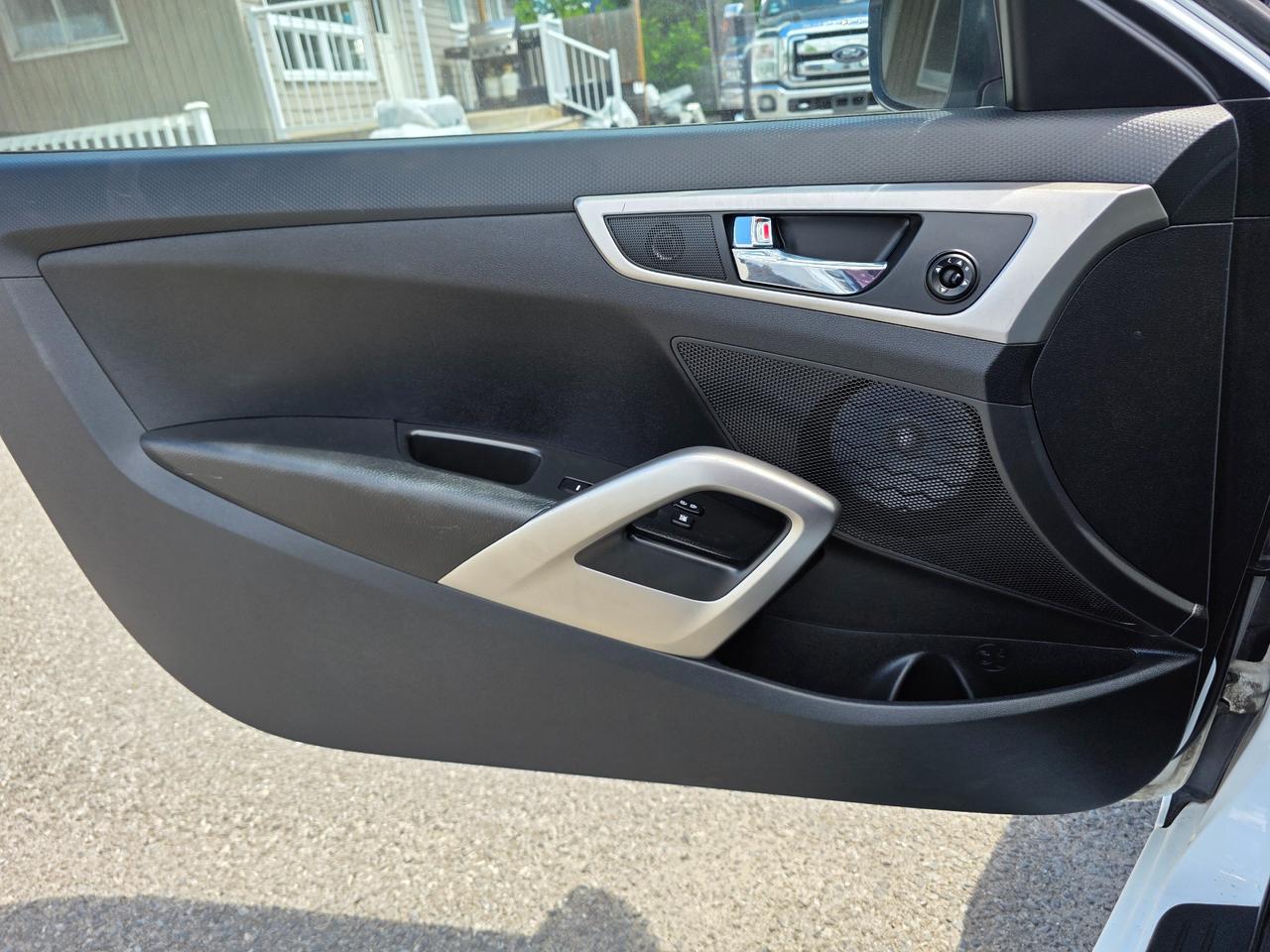 2016 Hyundai Veloster Turbo (M6) 3dr Hatchback Photo