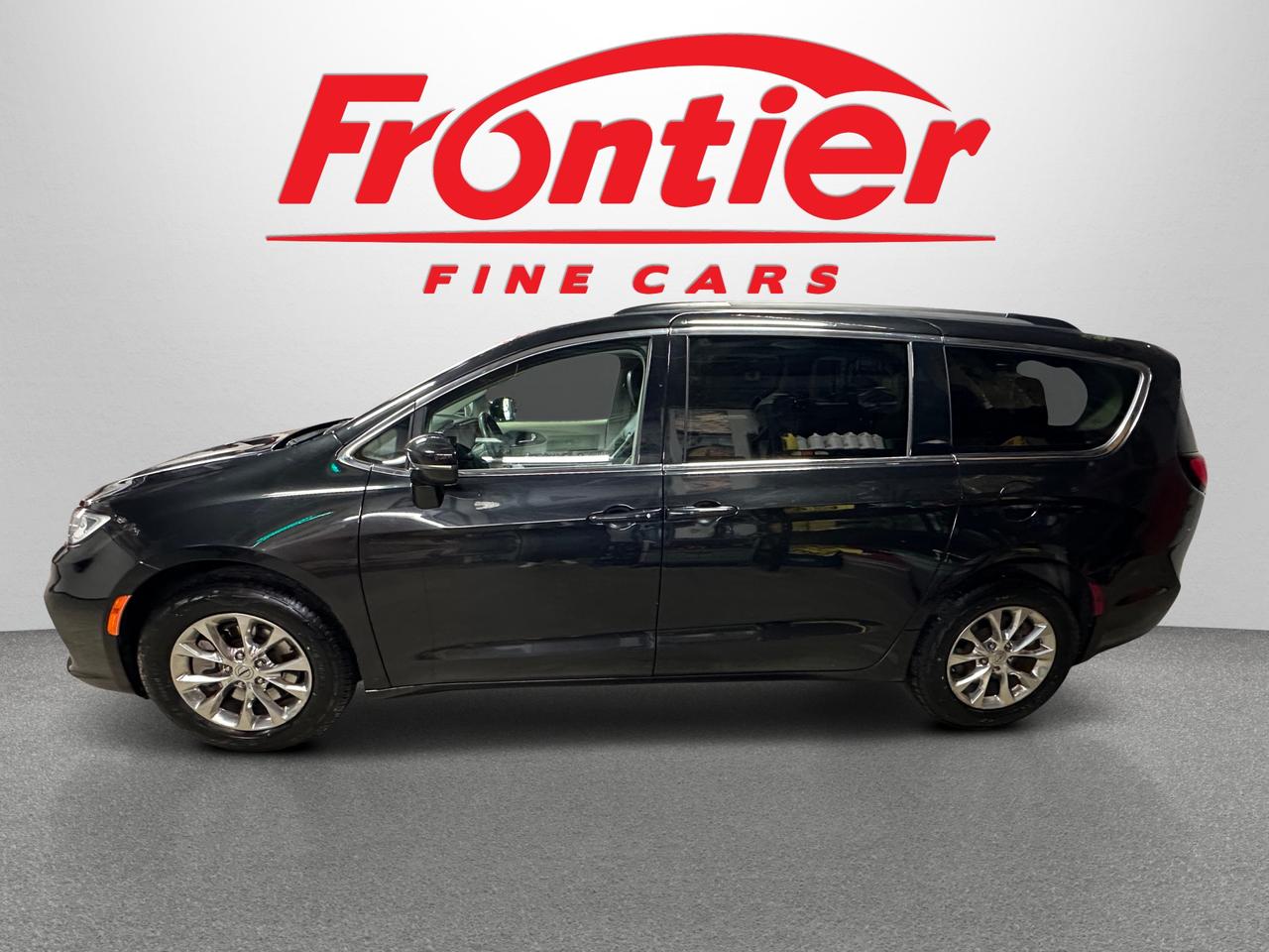 2022 Chrysler Pacifica TOURING L | CLEAN CARFAX | LEATHER | AWD | ALLOYS Photo4