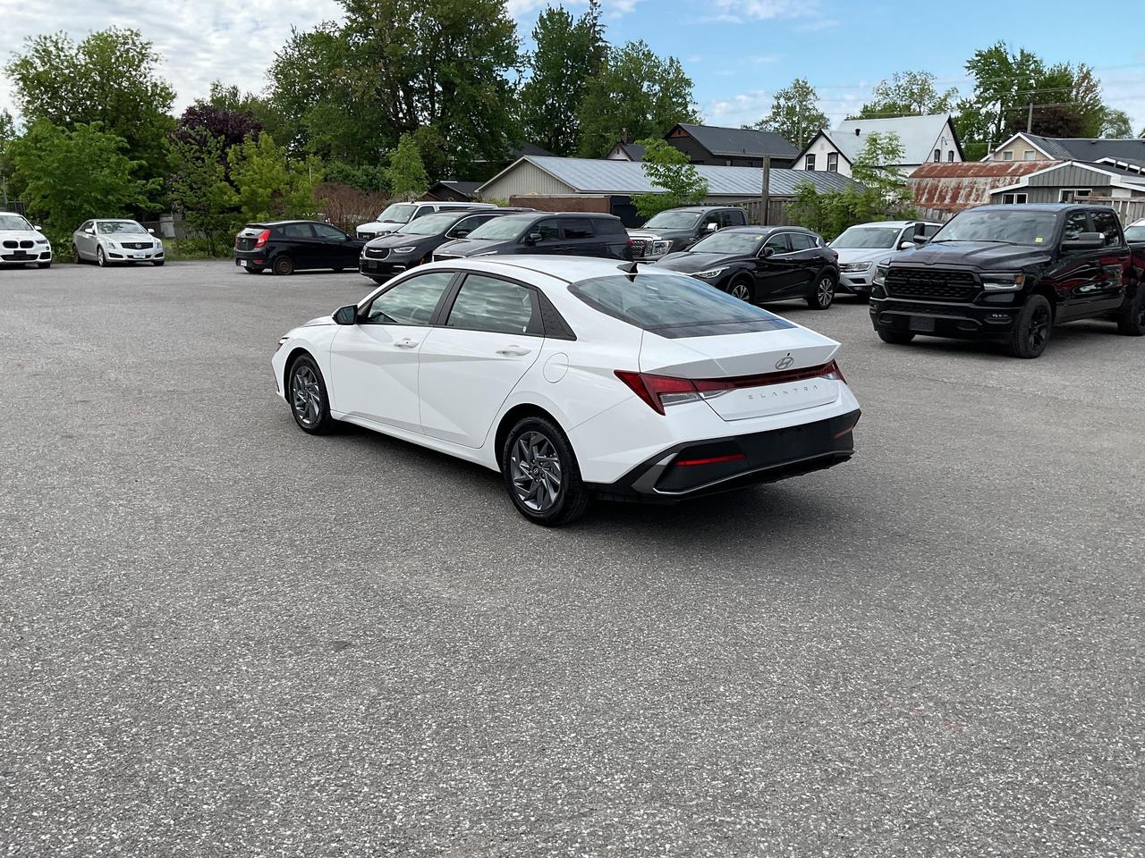 2025 Hyundai Elantra  Photo3