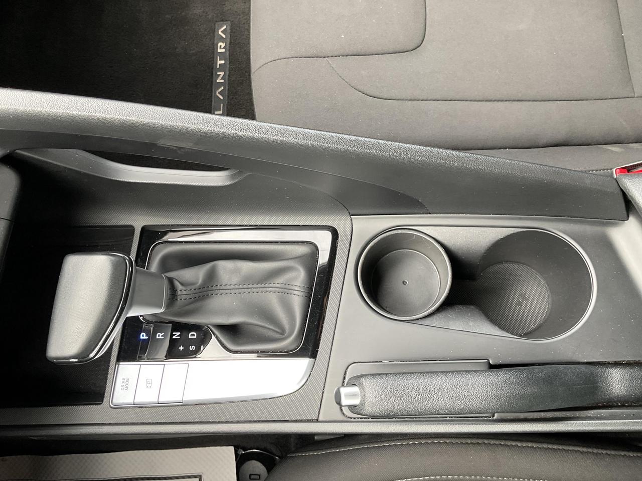 2025 Hyundai Elantra  Photo