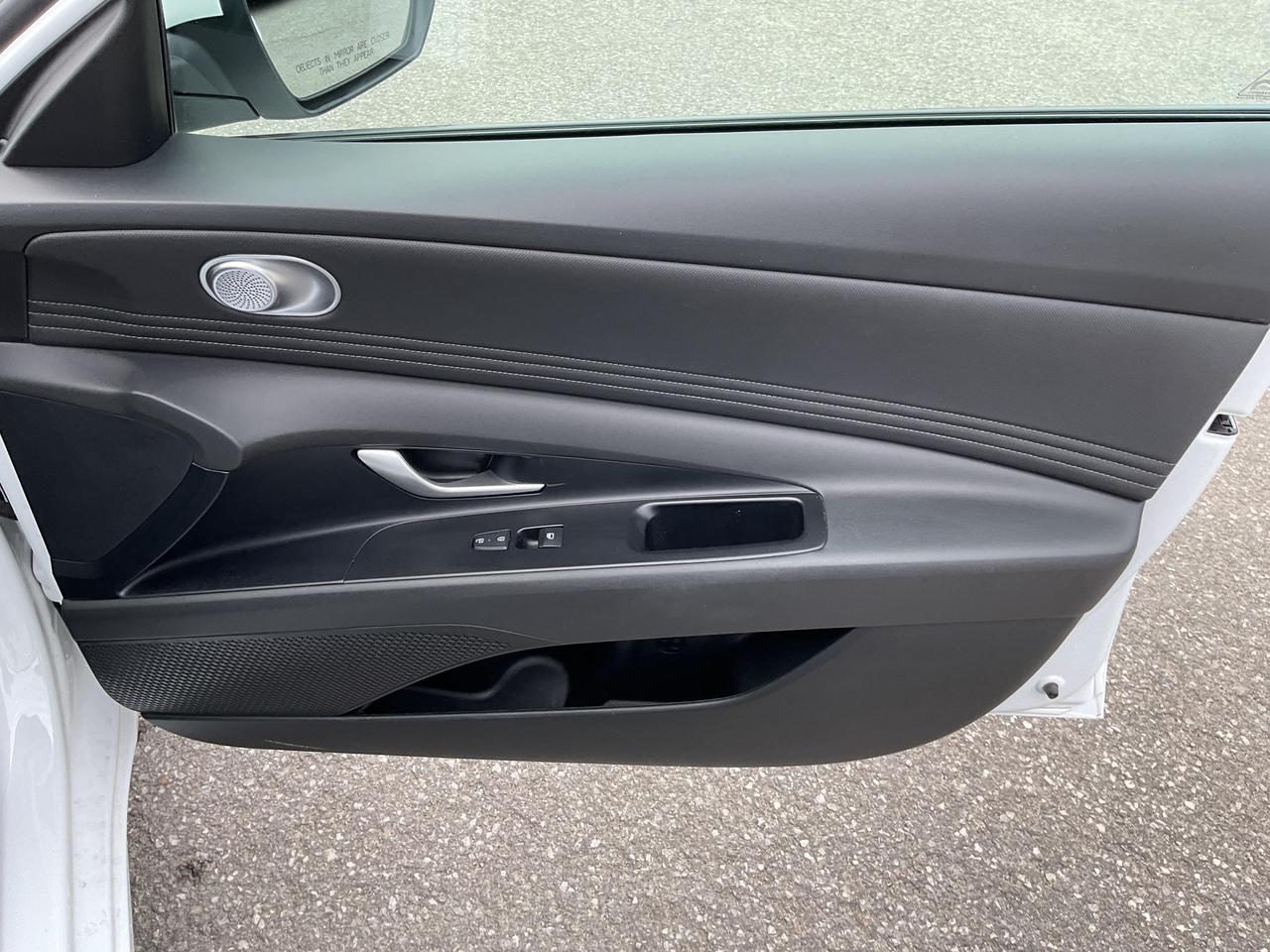 2025 Hyundai Elantra  Photo