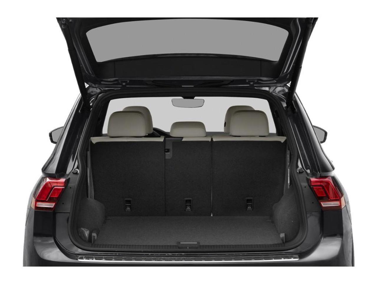 2022 Volkswagen Tiguan Comfortline R-Line Black Edition 4dr All-Wheel Drive 4MOTION Photo