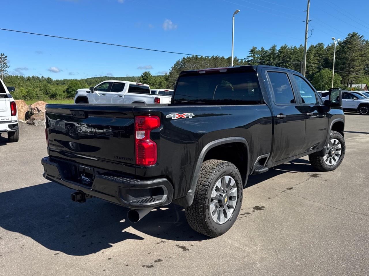 2026 Chevrolet SILVERADO 2500HD 4WD Crew Cab Standard Box Custom Photo