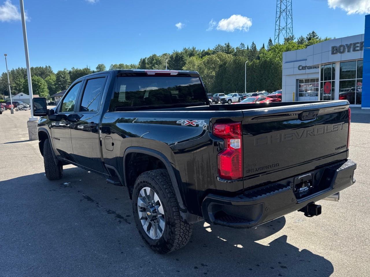 2026 Chevrolet SILVERADO 2500HD 4WD Crew Cab Standard Box Custom Photo