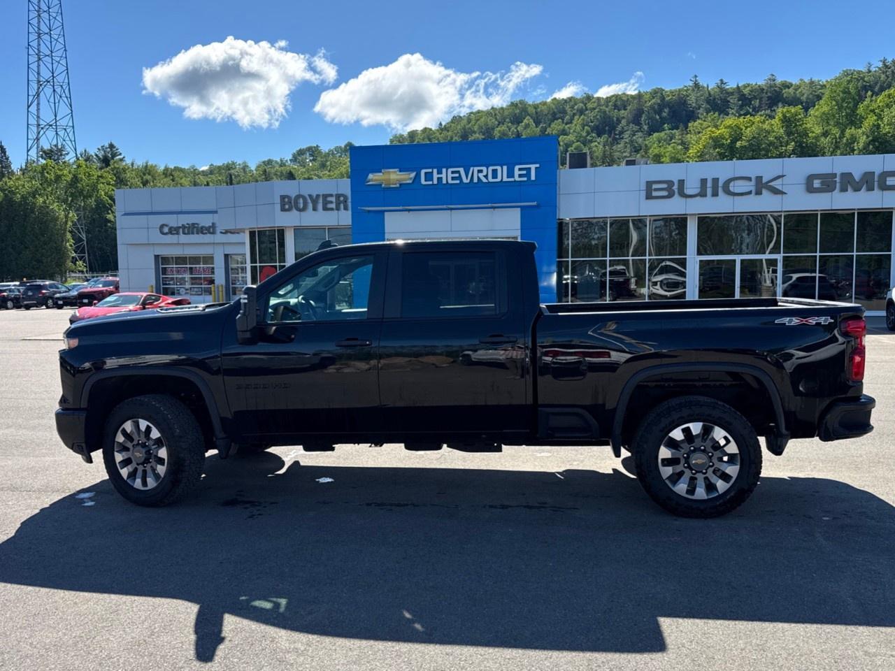 2026 Chevrolet SILVERADO 2500HD 4WD Crew Cab Standard Box Custom Photo