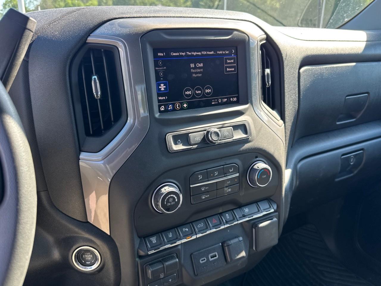 2026 Chevrolet SILVERADO 2500HD 4WD Crew Cab Standard Box Custom Photo