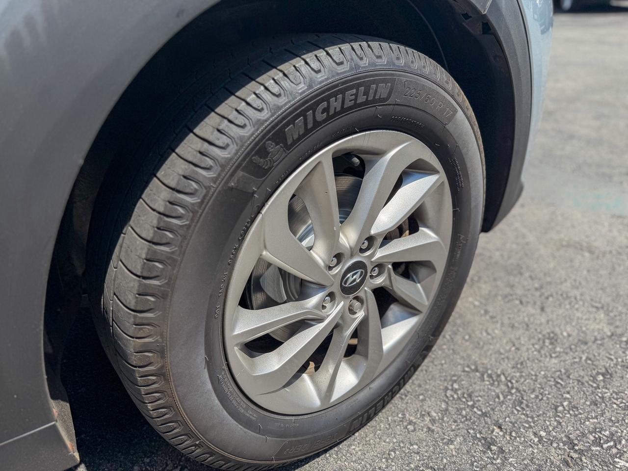 2017 Hyundai Tucson Premium/AWD/LOW KM/BSM/CAMERA/2.0L/HEATED SEATS Photo