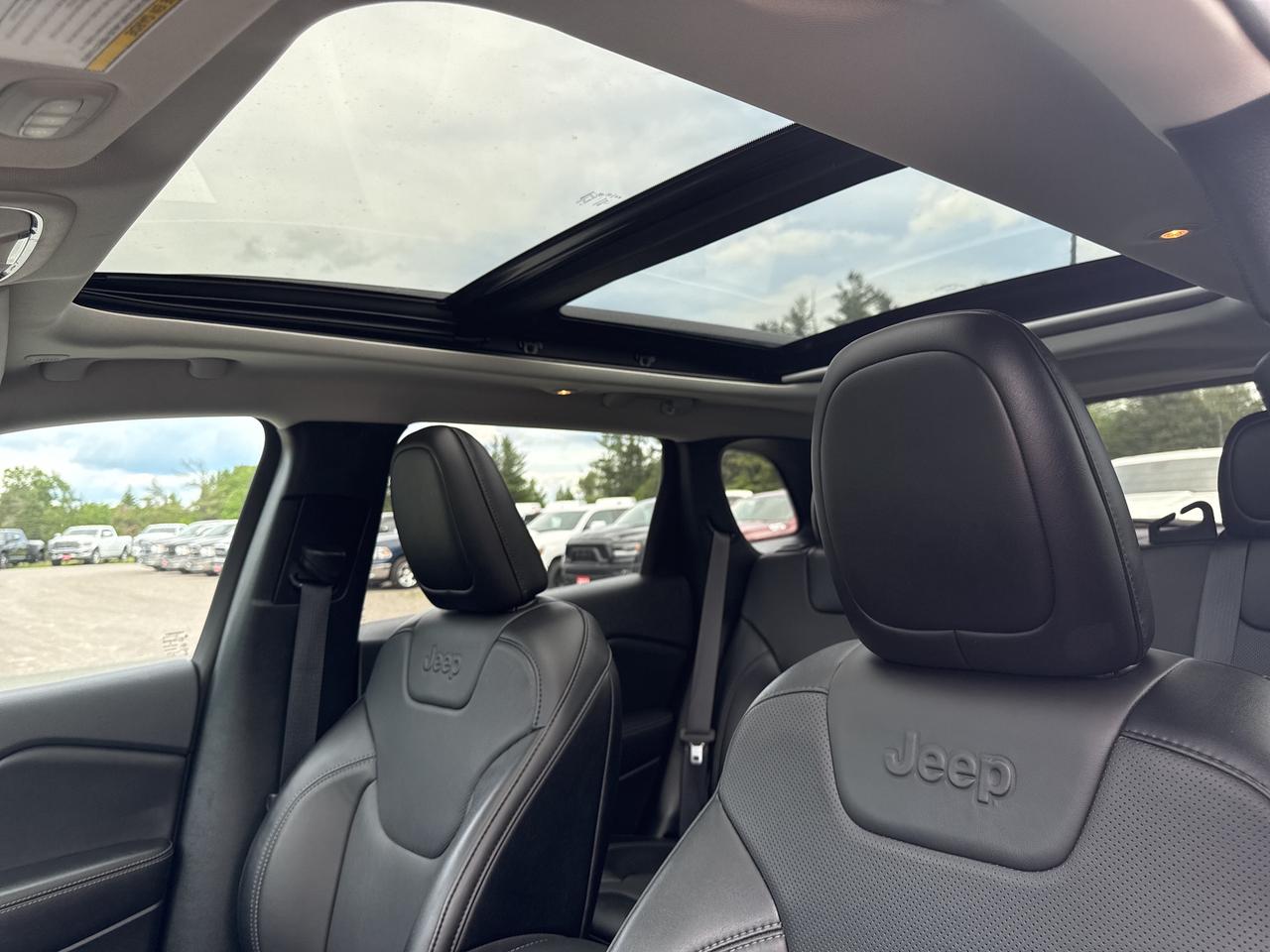 2022 Jeep Cherokee Altitude - htd seats/wheel - sunroof Photo