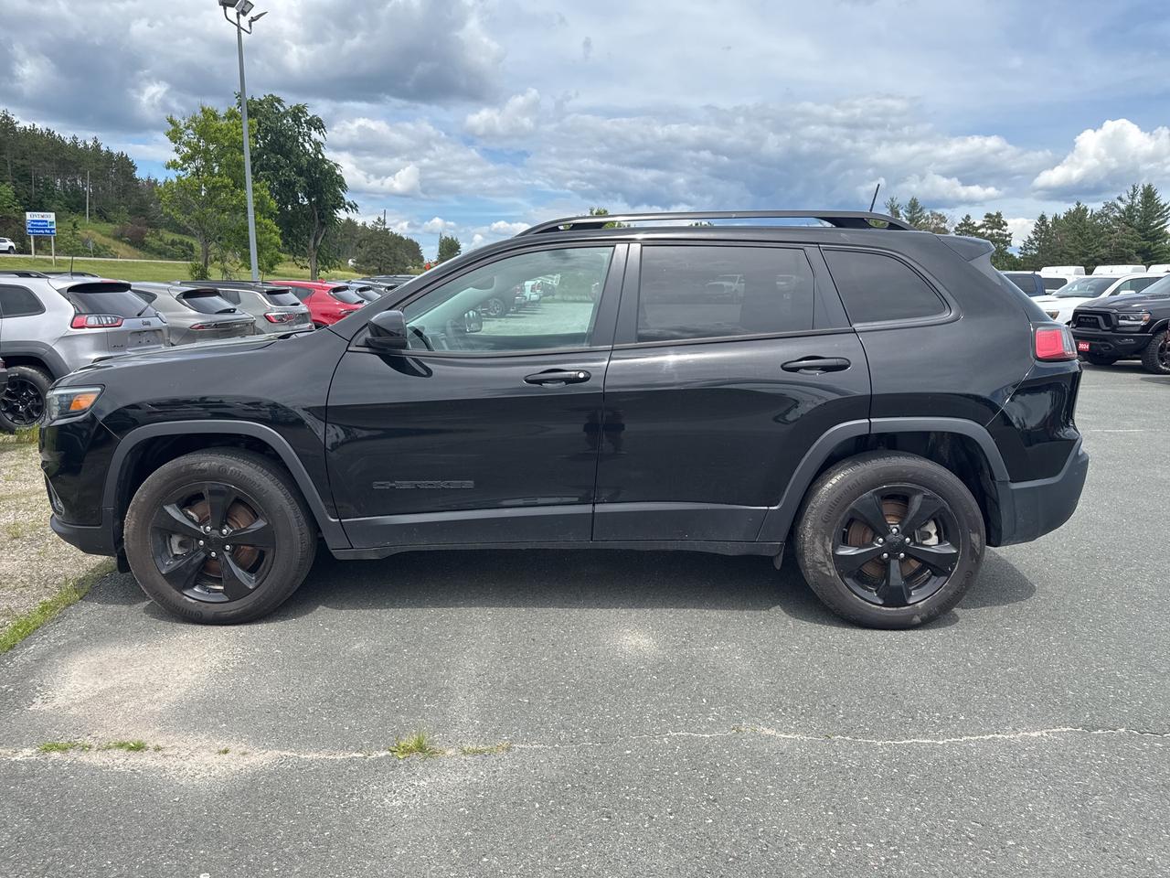 2022 Jeep Cherokee Altitude - htd seats/wheel - sunroof Photo