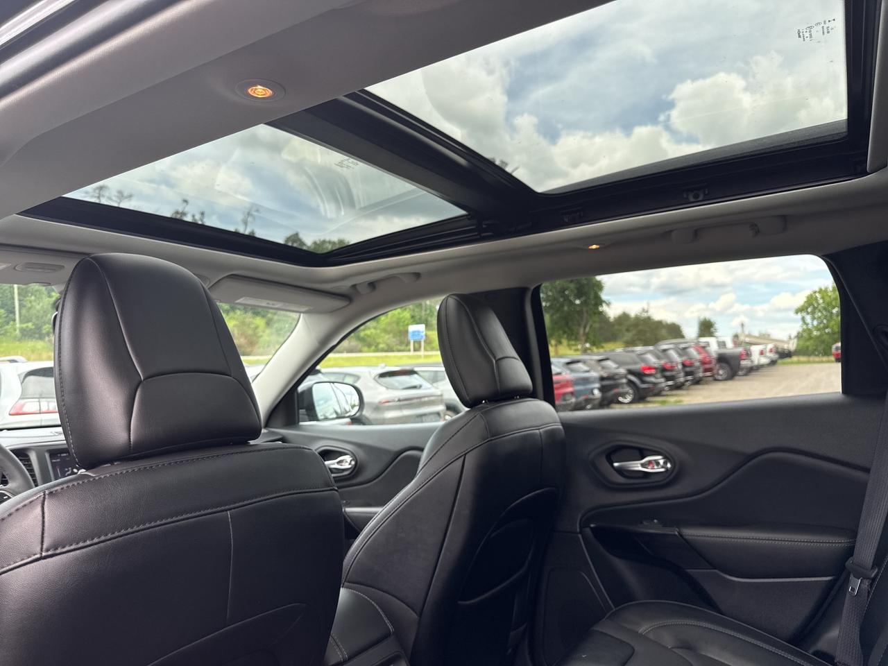 2022 Jeep Cherokee Altitude - htd seats/wheel - sunroof Photo