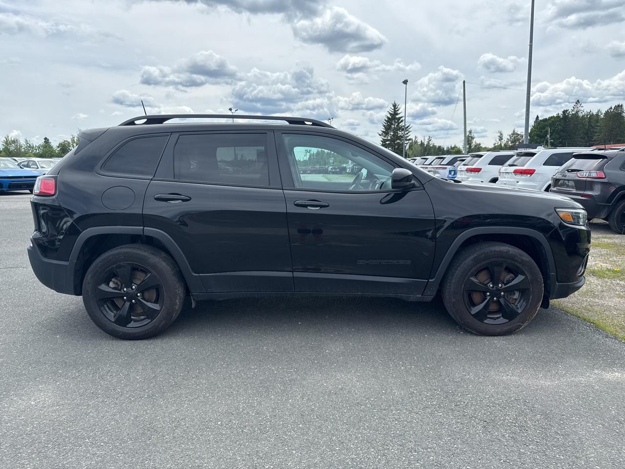 2022 Jeep Cherokee Altitude - htd seats/wheel - sunroof Photo