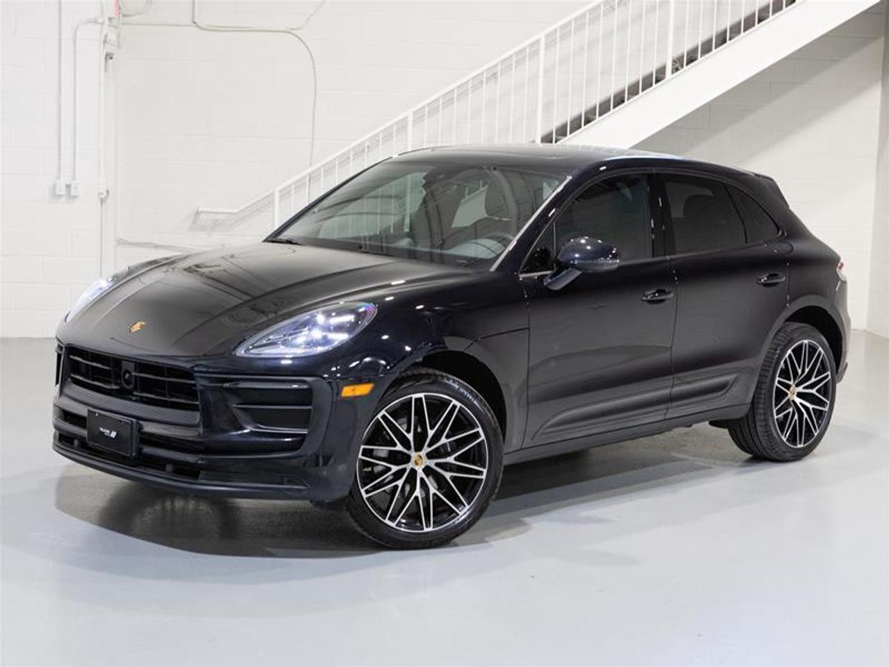 2025 Porsche Macan AWD Photo