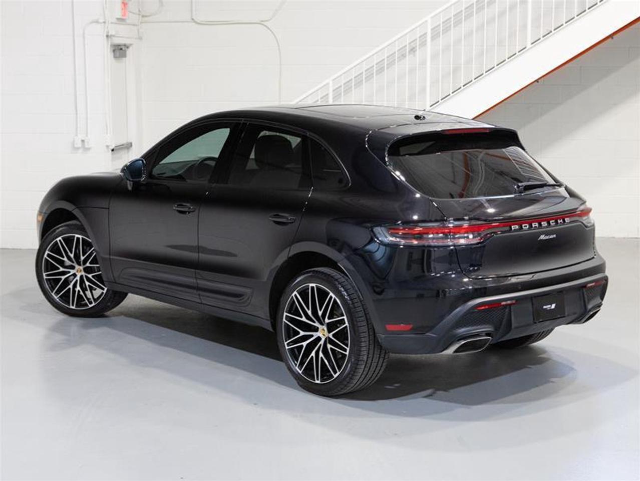 2025 Porsche Macan AWD Photo