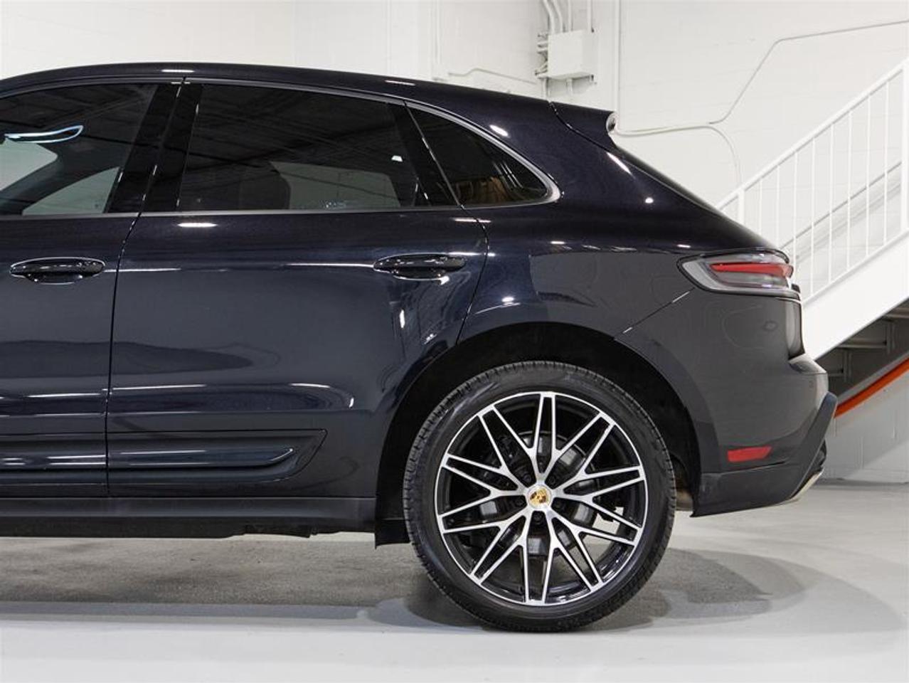2025 Porsche Macan AWD Photo