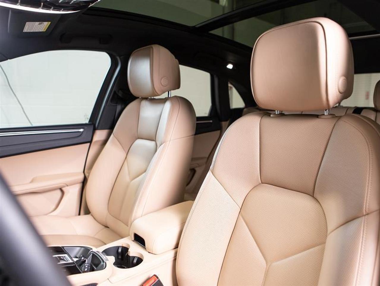 2025 Porsche Macan AWD Photo