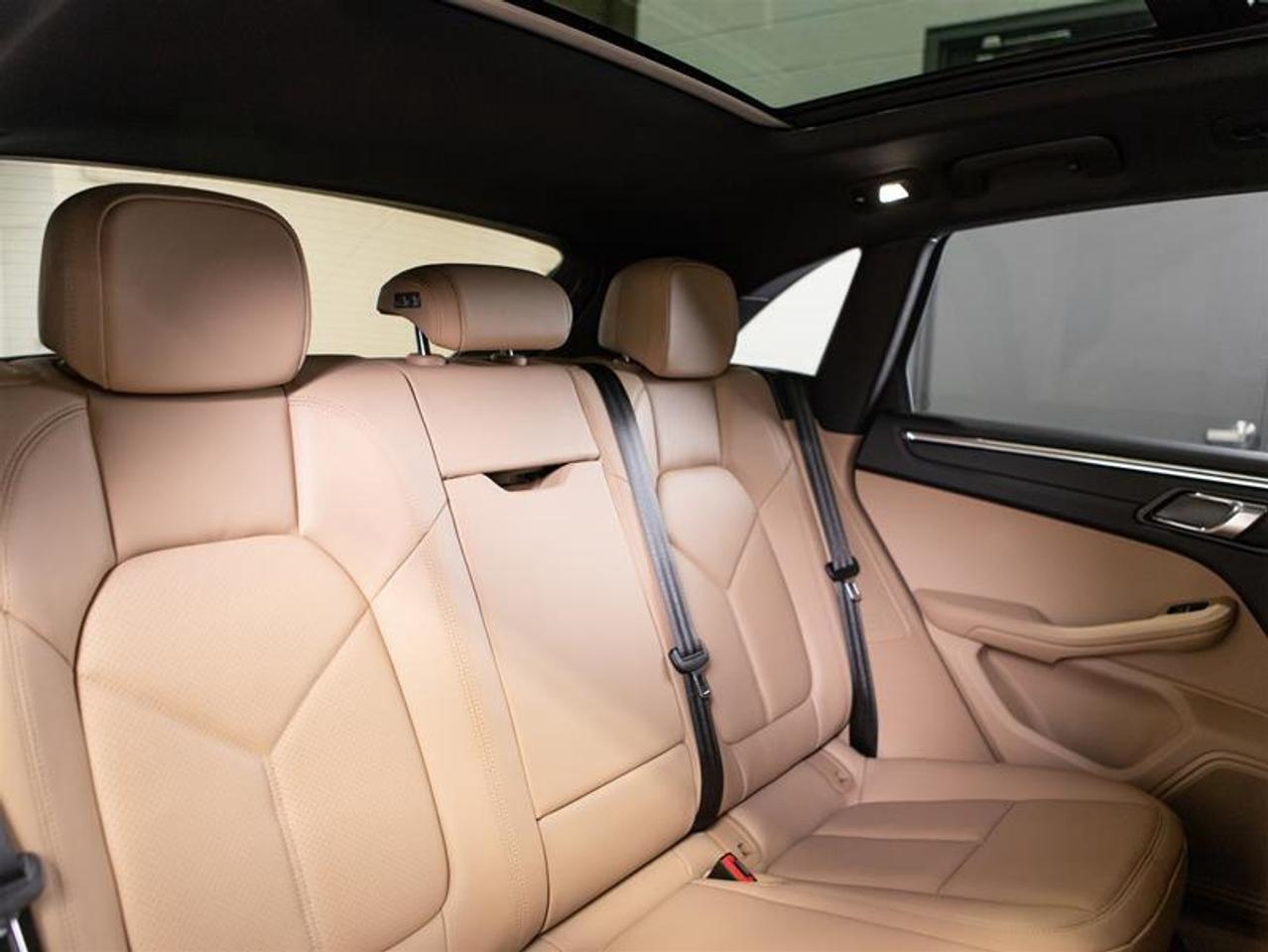 2025 Porsche Macan AWD Photo