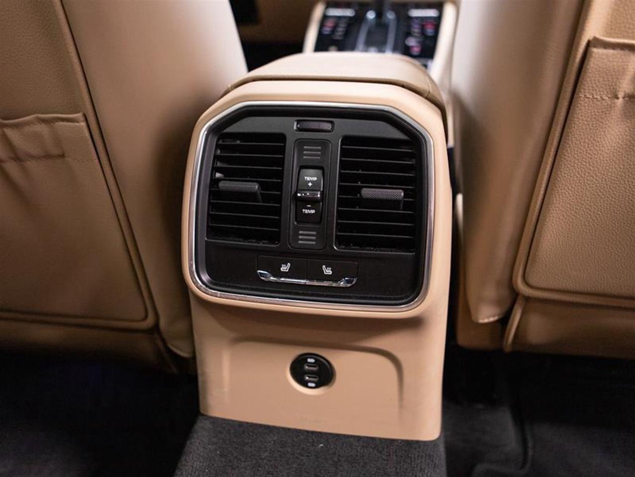 2025 Porsche Macan AWD Photo