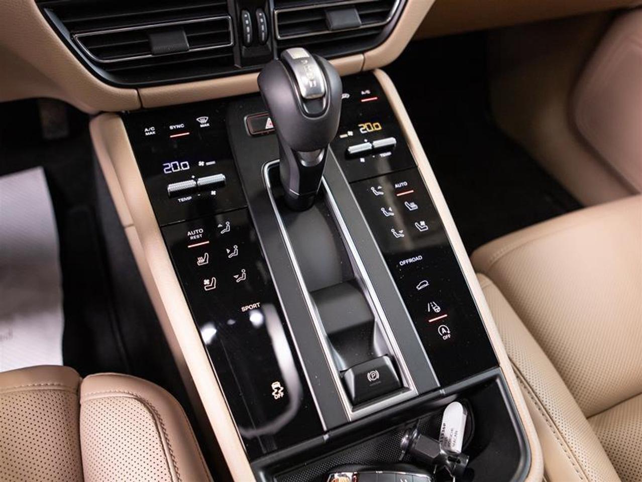 2025 Porsche Macan AWD Photo