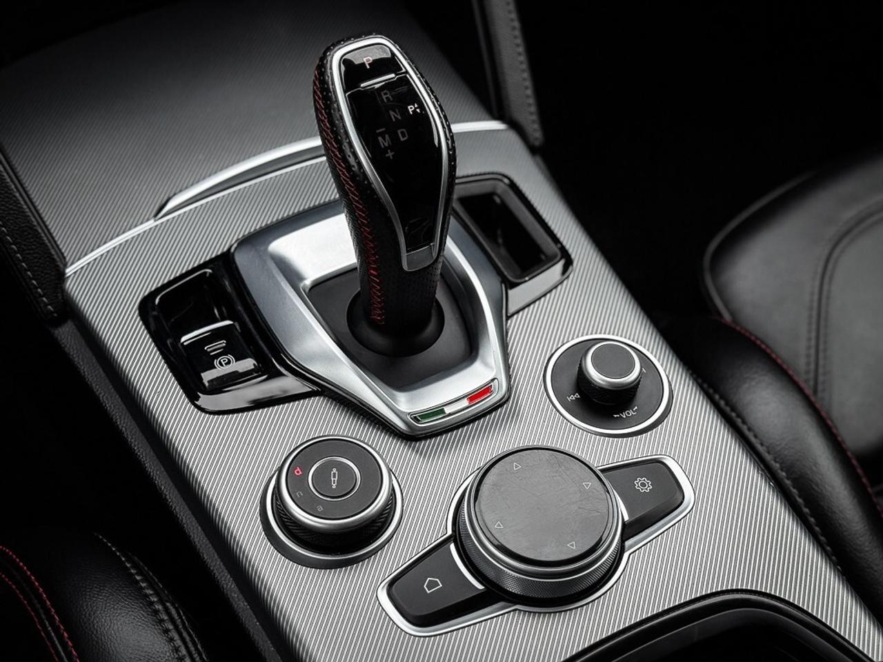 2024 Alfa Romeo Stelvio TI Photo