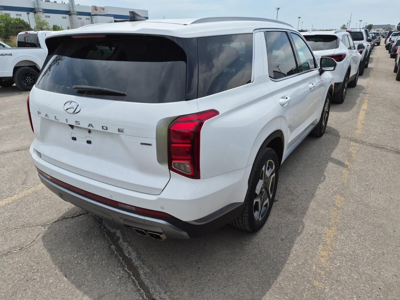 2023 Hyundai PALISADE Preferred   8 PASSENGER   SUNROOF   HEATED SEATS Photo