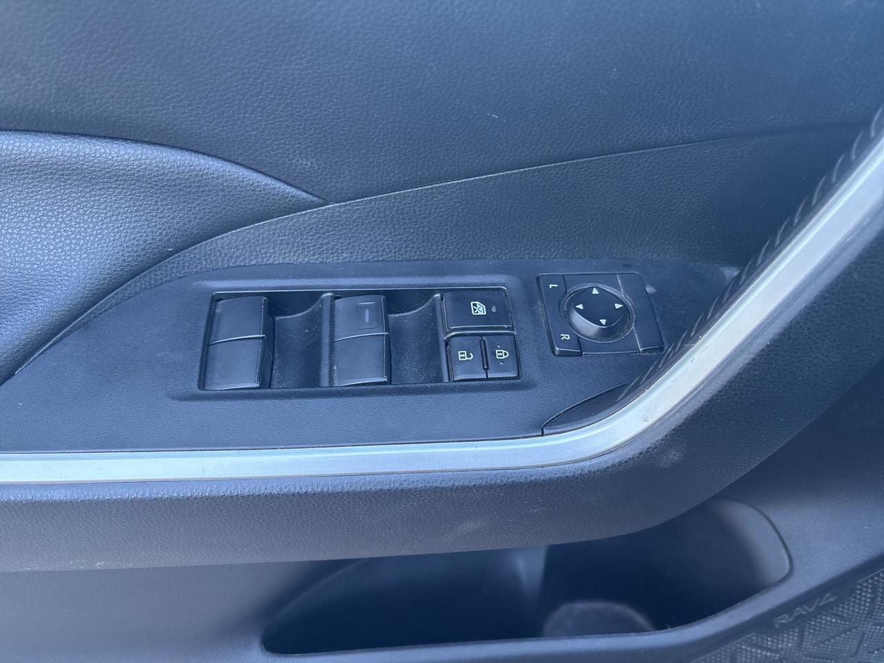 2021 Toyota RAV4 XLE Photo