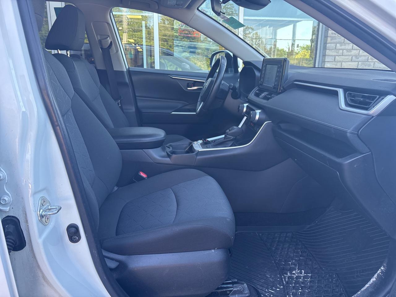 2021 Toyota RAV4 XLE Photo