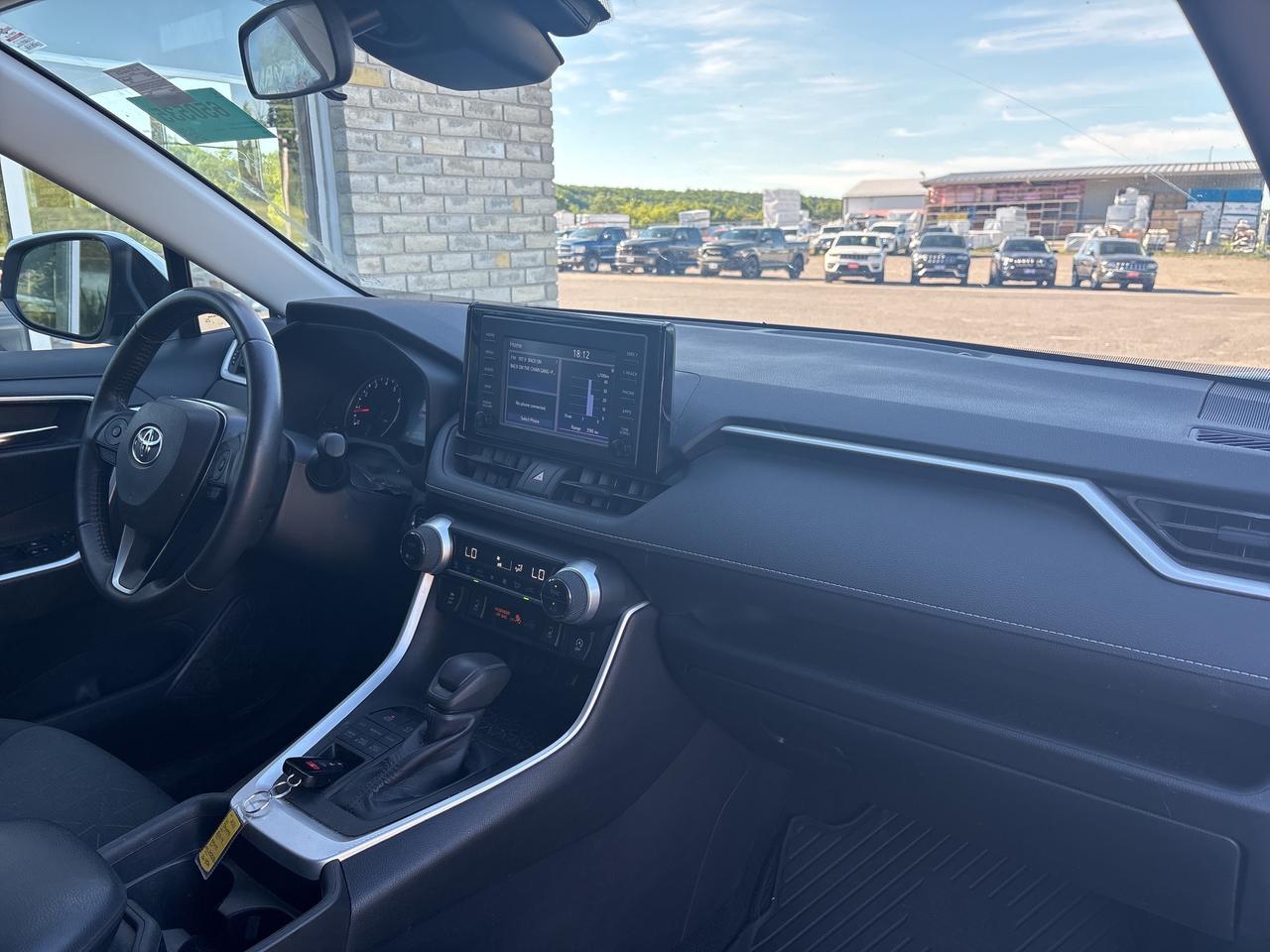 2021 Toyota RAV4 XLE Photo