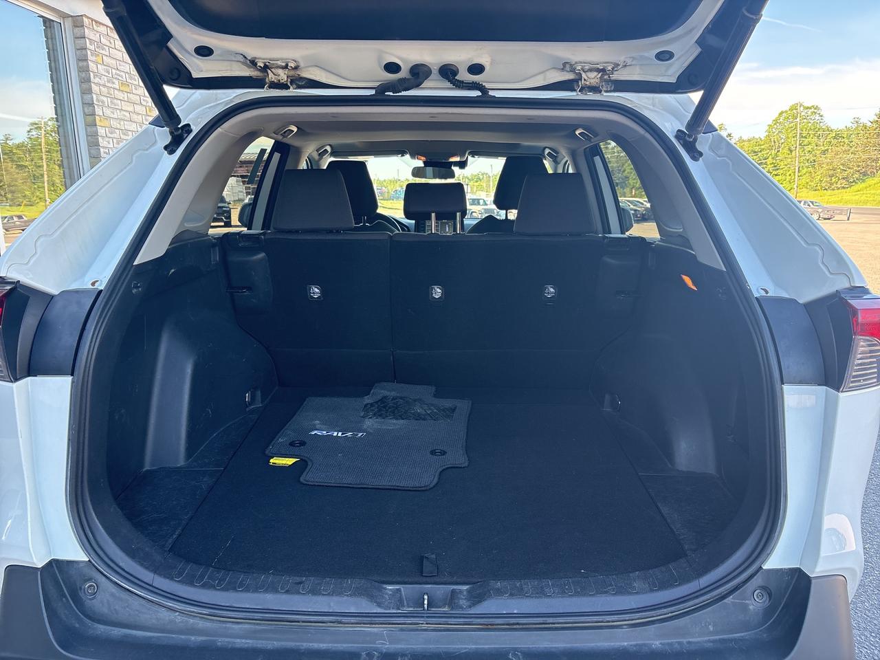 2021 Toyota RAV4 XLE Photo