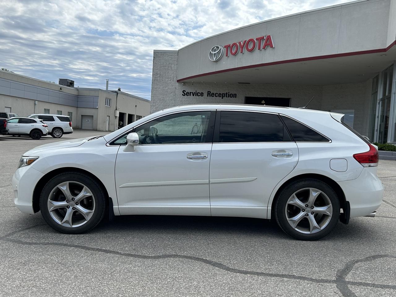 2016 Toyota Venza Limited   LOW KM Photo