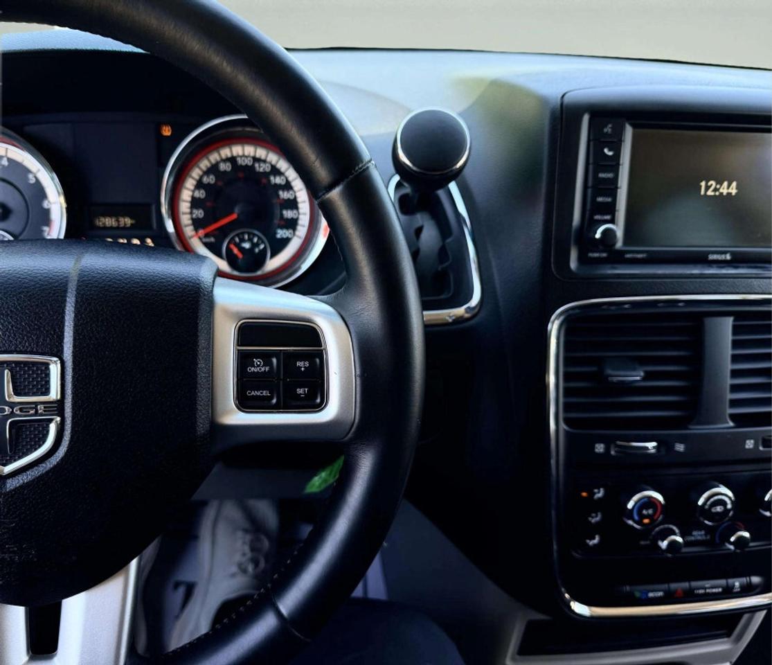 2017 Dodge Grand Caravan SXT Photo