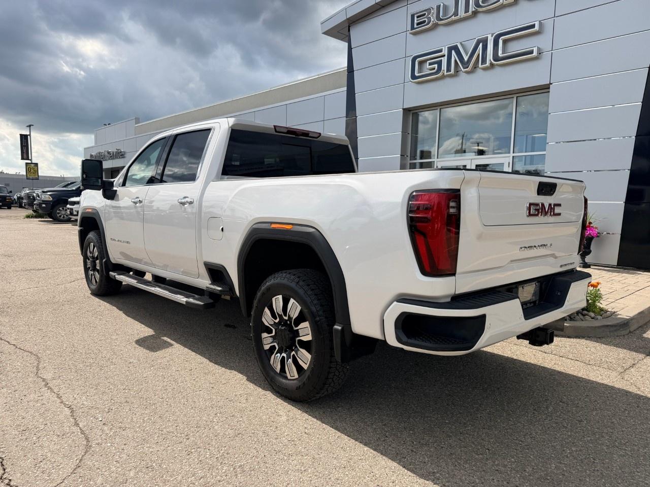 2024 GMC SIERRA 2500HD 4WD Crew Cab Standard Box Denali Photo