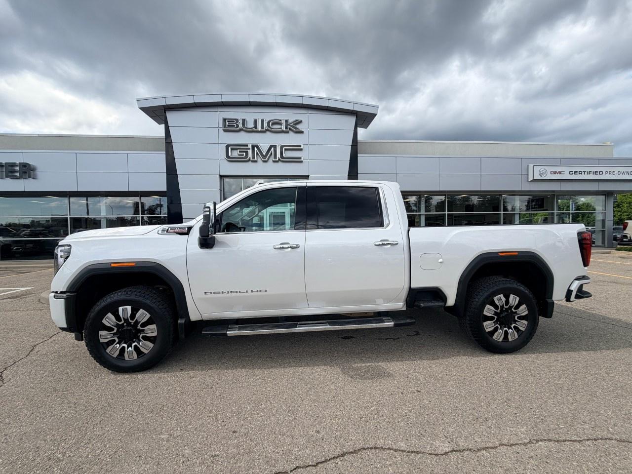 2024 GMC SIERRA 2500HD 4WD Crew Cab Standard Box Denali Photo