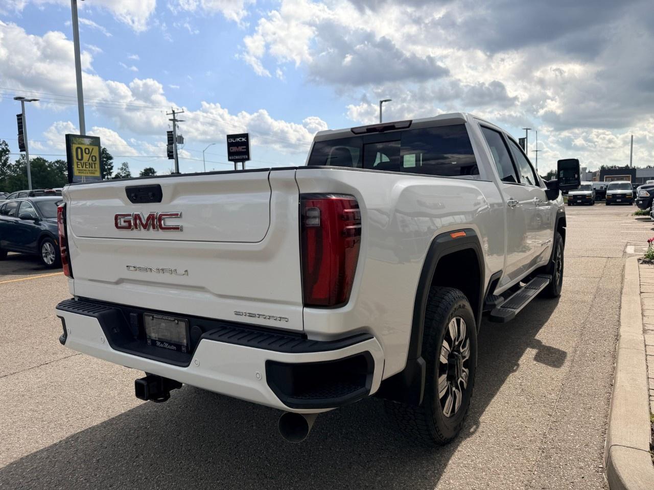 2024 GMC SIERRA 2500HD 4WD Crew Cab Standard Box Denali Photo
