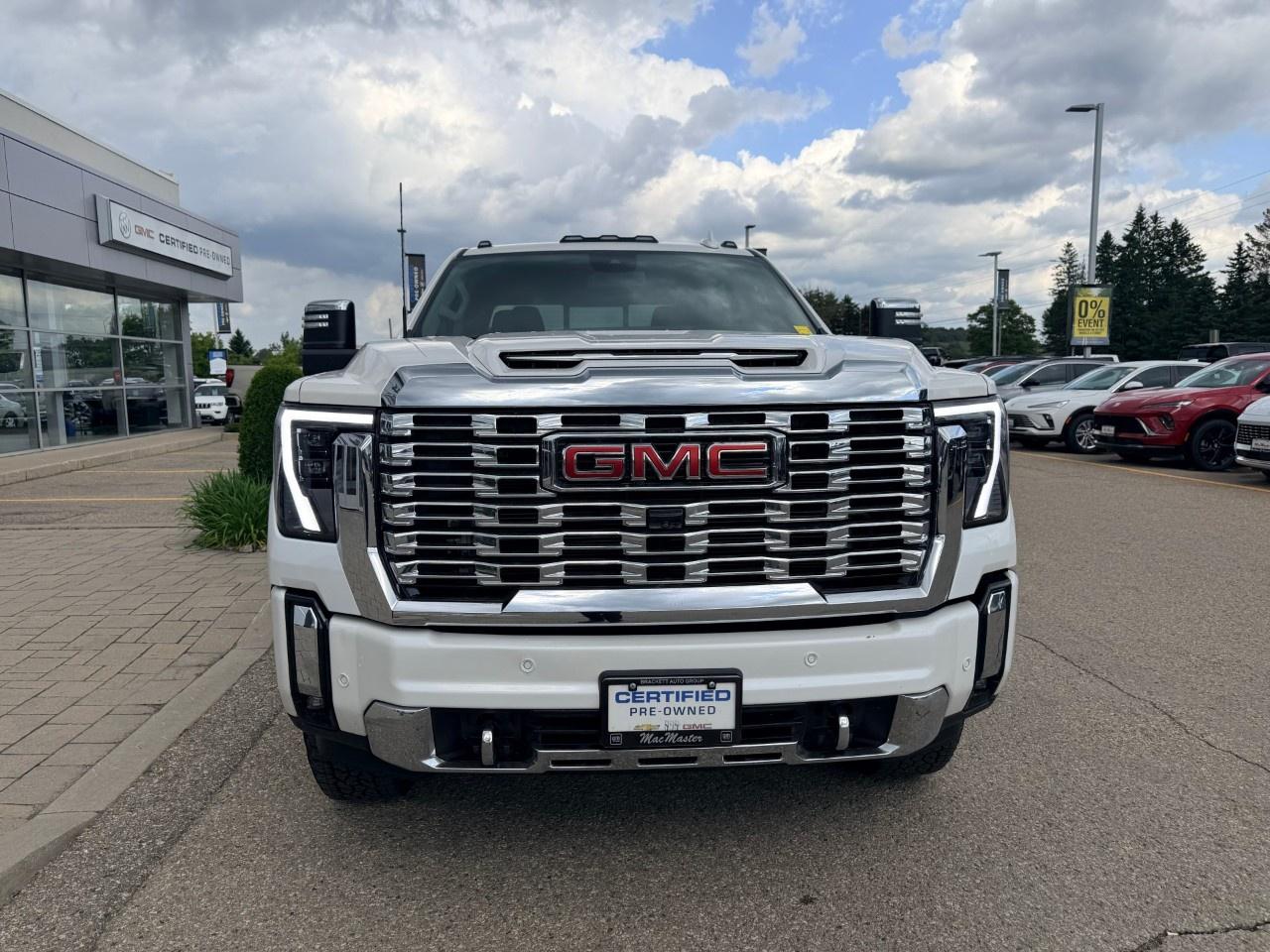 2024 GMC SIERRA 2500HD 4WD Crew Cab Standard Box Denali Photo