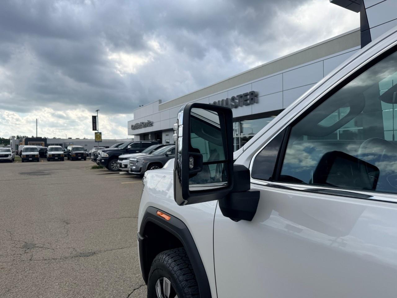 2024 GMC SIERRA 2500HD 4WD Crew Cab Standard Box Denali Photo
