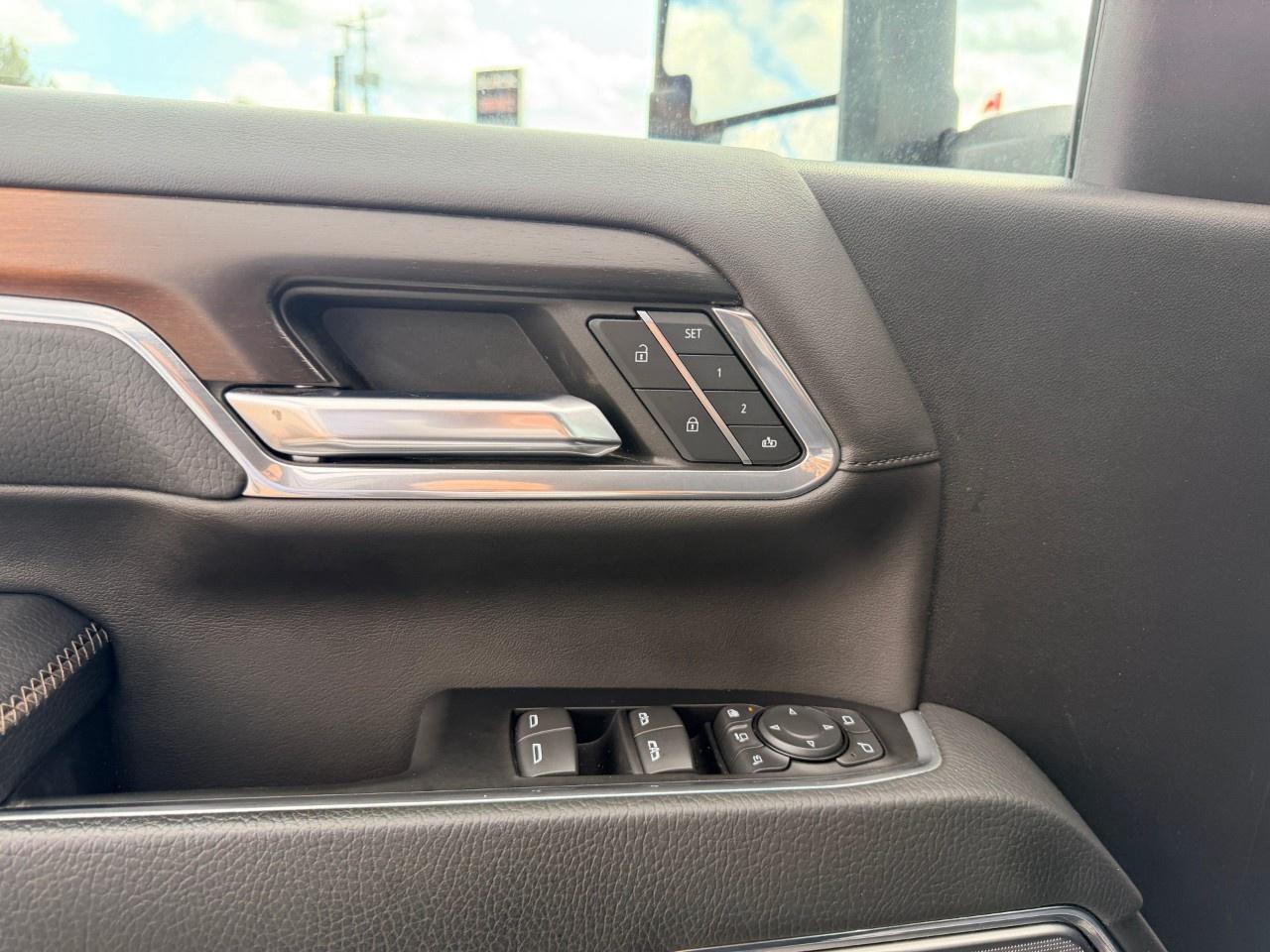 2024 GMC SIERRA 2500HD 4WD Crew Cab Standard Box Denali Photo