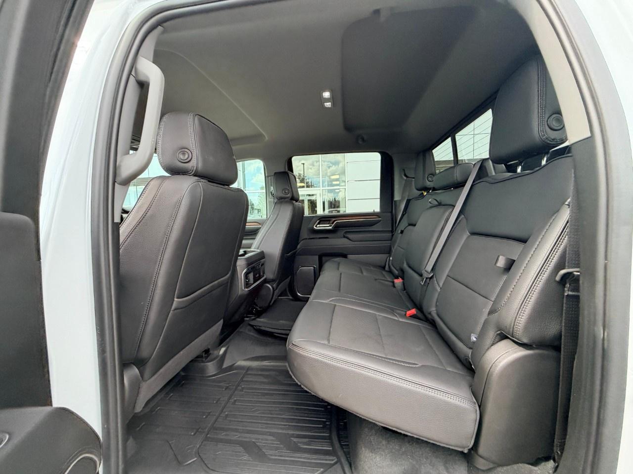 2024 GMC SIERRA 2500HD 4WD Crew Cab Standard Box Denali Photo