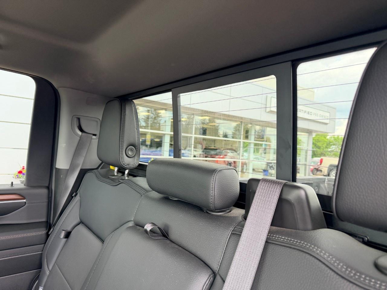 2024 GMC SIERRA 2500HD 4WD Crew Cab Standard Box Denali Photo