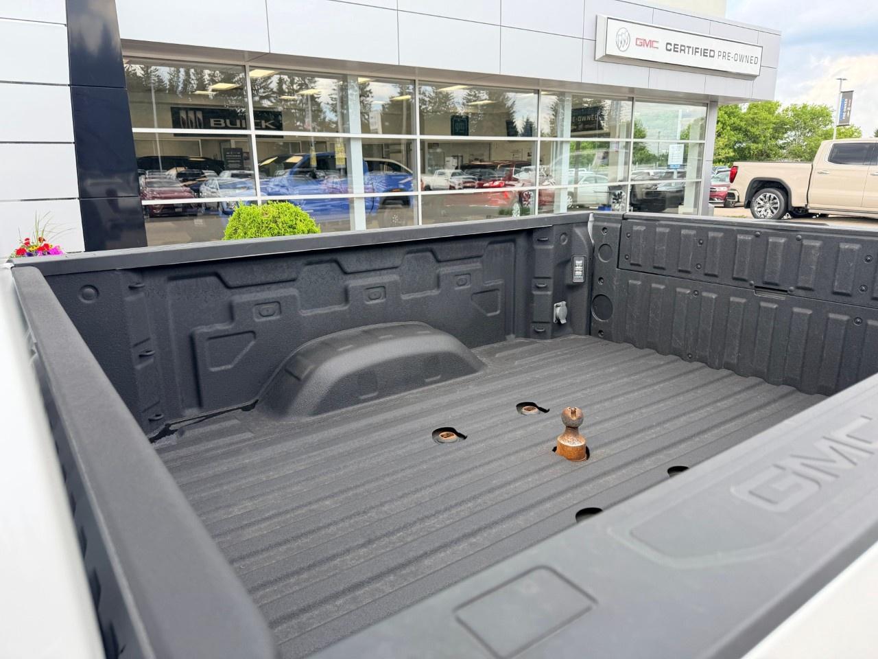 2024 GMC SIERRA 2500HD 4WD Crew Cab Standard Box Denali Photo