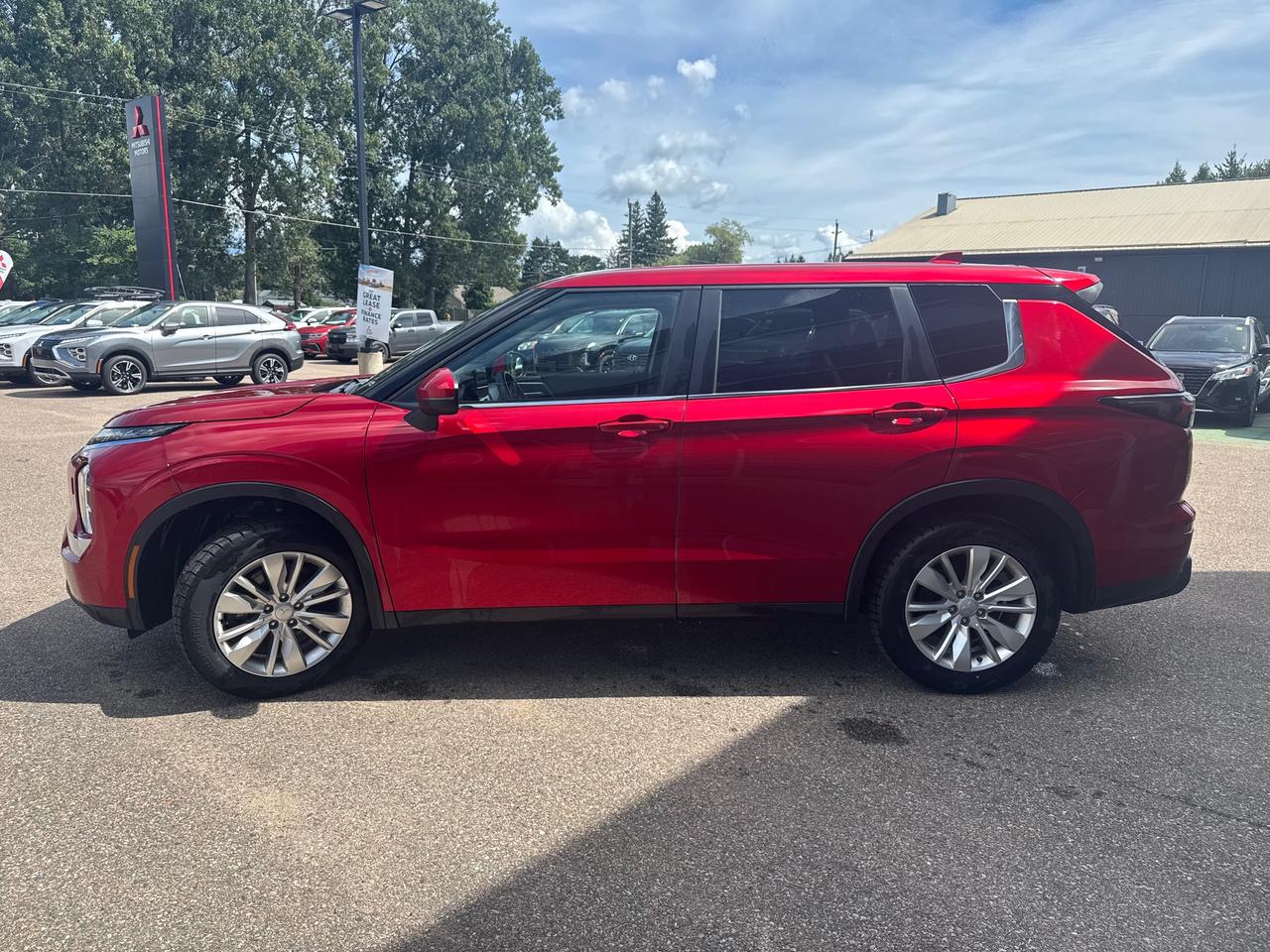 2025 Mitsubishi Outlander ES 4dr S-AWC Photo
