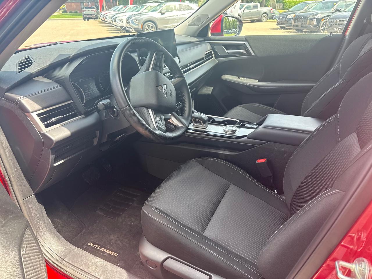 2025 Mitsubishi Outlander ES 4dr S-AWC Photo