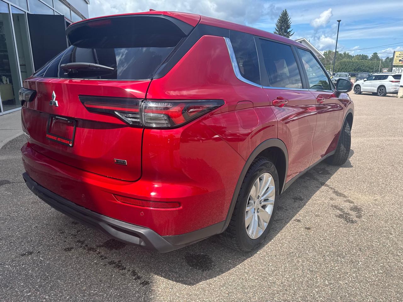 2025 Mitsubishi Outlander ES 4dr S-AWC Photo