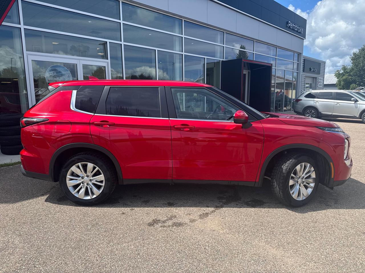 2025 Mitsubishi Outlander ES 4dr S-AWC Photo