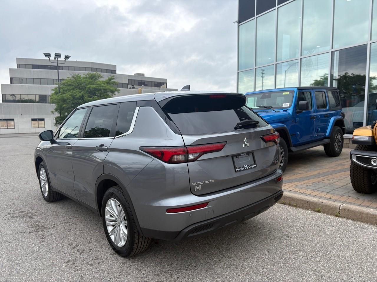2024 Mitsubishi Outlander ES 4dr S-AWC Photo