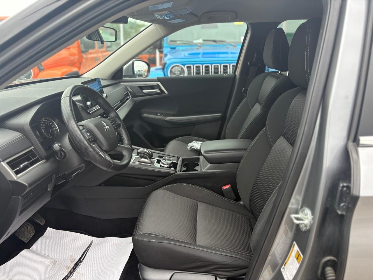 2024 Mitsubishi Outlander ES 4dr S-AWC Photo